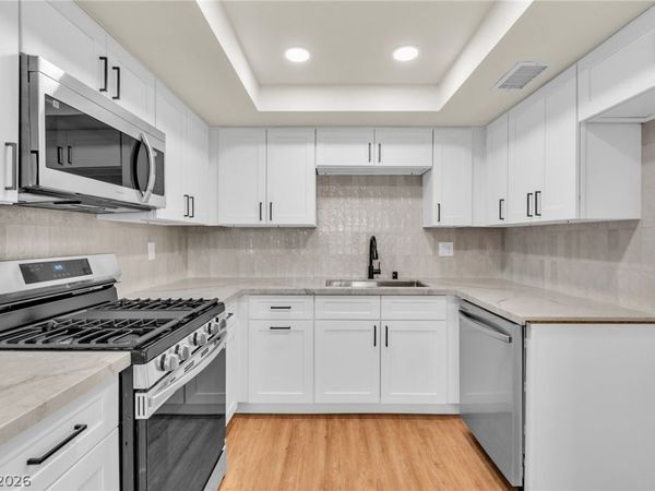 2256 Tall Pine Drive , Las Vegas, NV 89108