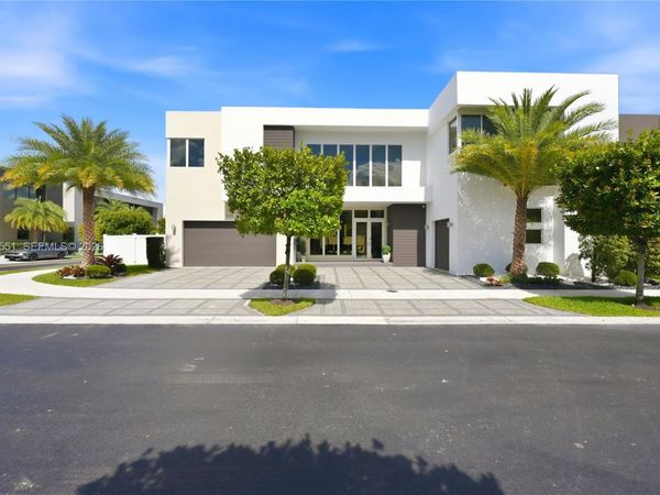 7525 NW 103rd Pl , Doral, FL 33178