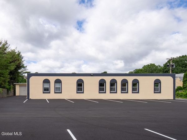 8 Nolan Road, Albany, NY 12205