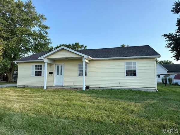 1201 W Locust Street , Bowling Green, MO 63334
