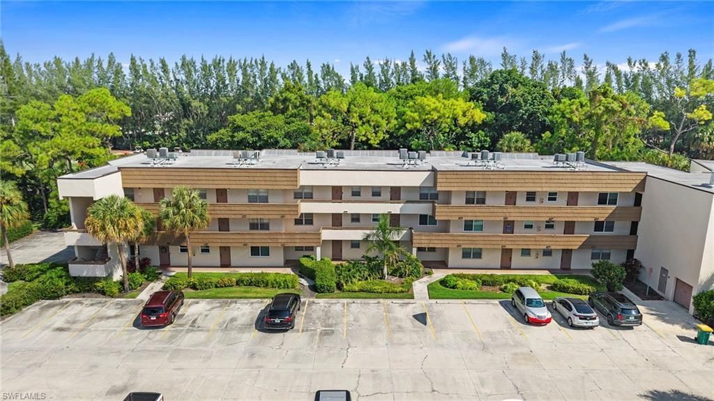 499 Forest Lakes Blvd, Unit 201, Naples, FL 34105 Photo