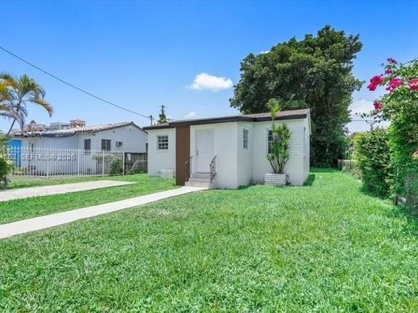 1530 NW 55th St , Miami, FL 33142