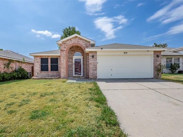 810 Engleside Drive, Arlington, TX 76018