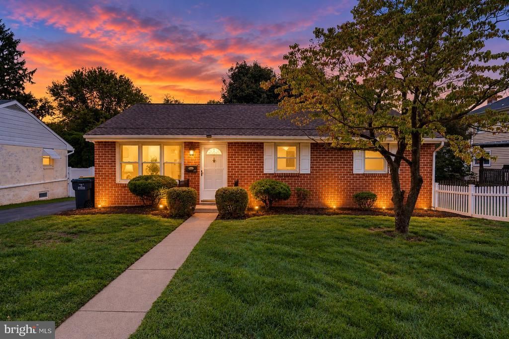 1952 GARFIELD AVENUE , WEST LAWN, PA 19609