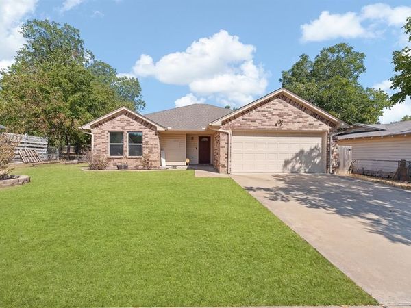 1212 Bales Street, Cleburne, TX 76033