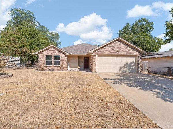 1212 Bales Street, Cleburne, TX 76033