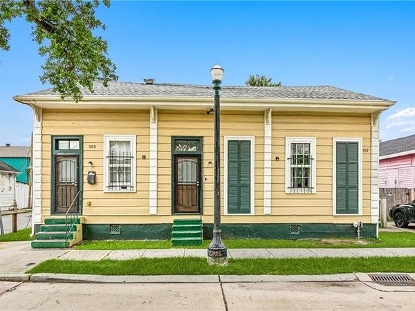 900 JOSEPHINE Street , New Orleans, LA 70130