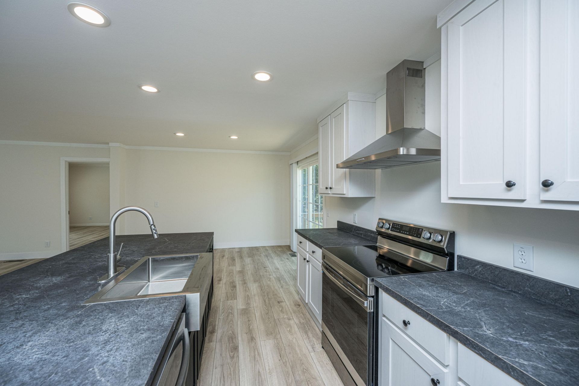 145 Upton Road Photo 12
