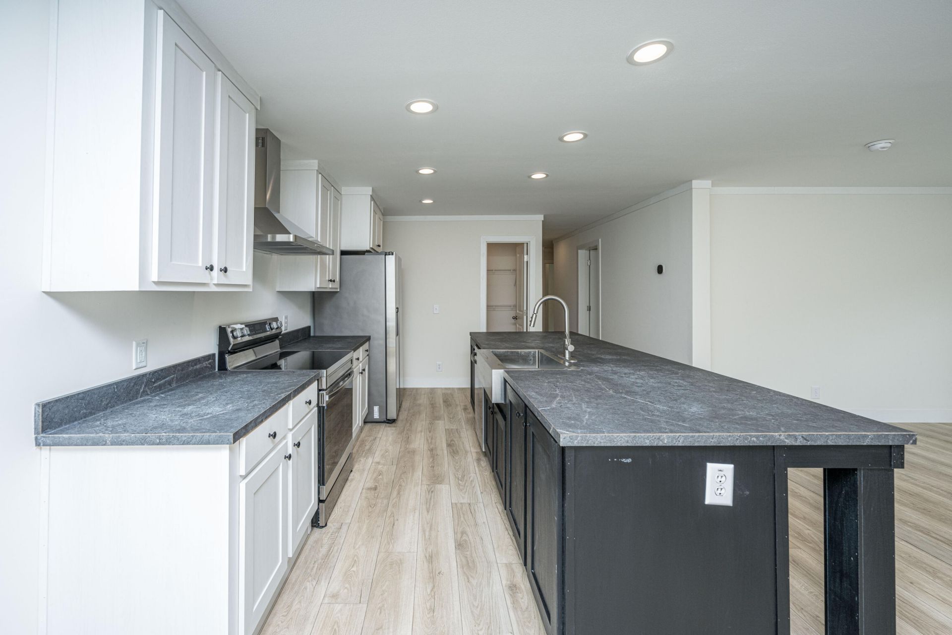 145 Upton Road Photo 13