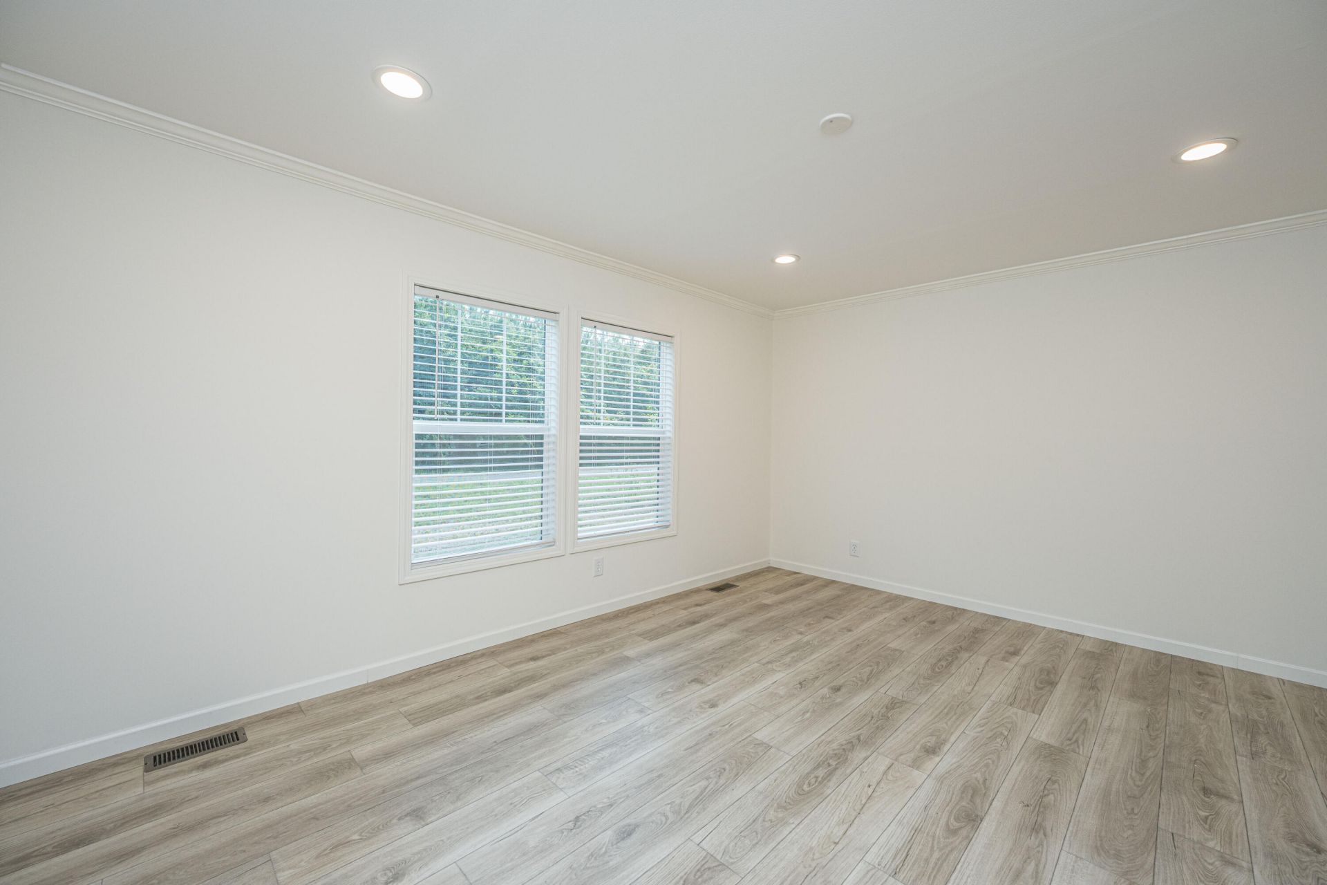 145 Upton Road Photo 18