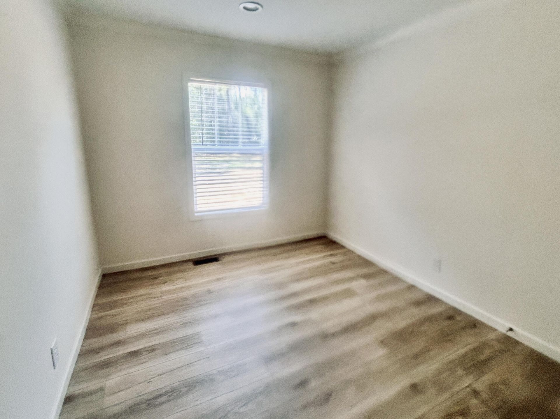 145 Upton Road Photo 26