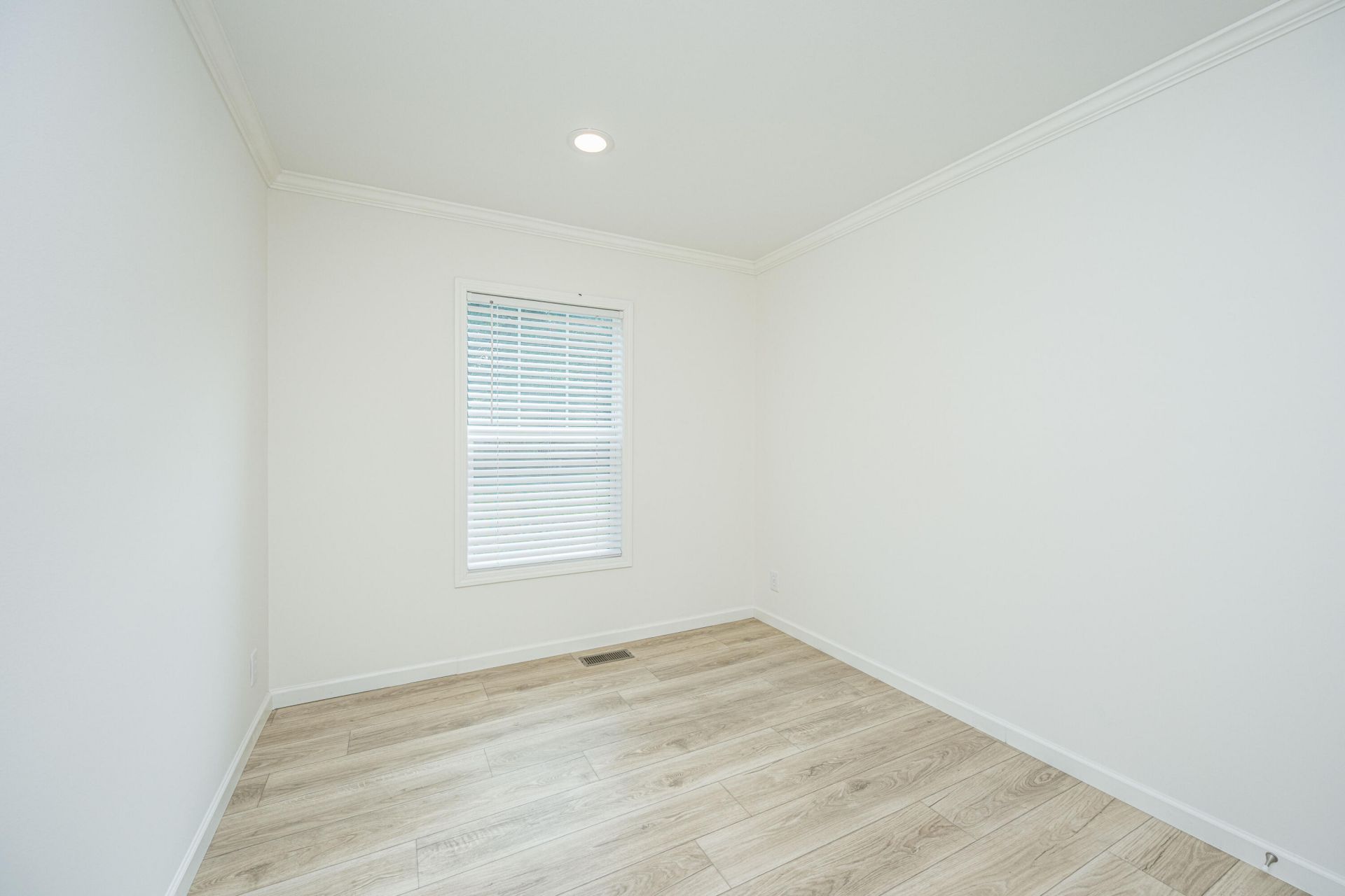 145 Upton Road Photo 26