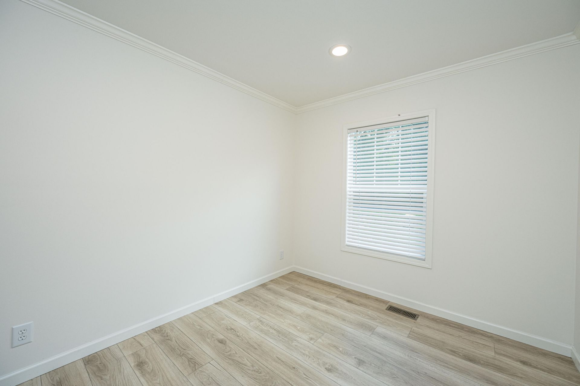 145 Upton Road Photo 27
