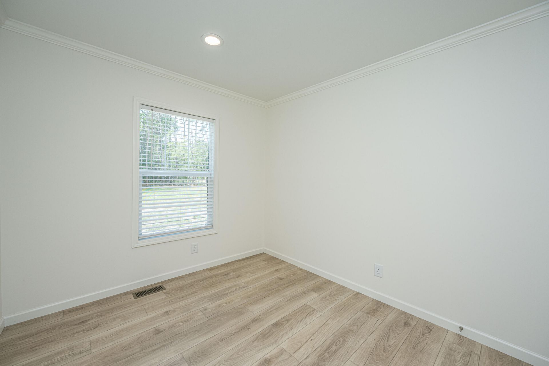 145 Upton Road Photo 29