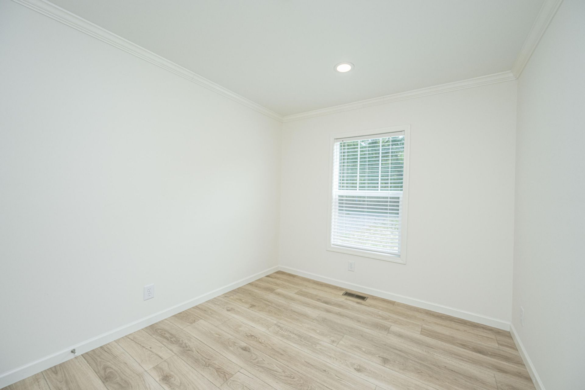 145 Upton Road Photo 31