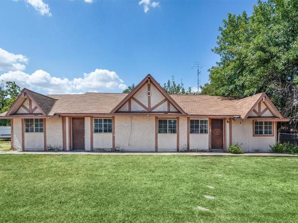 612 Meadow Park Drive, White Settlement, TX 76108