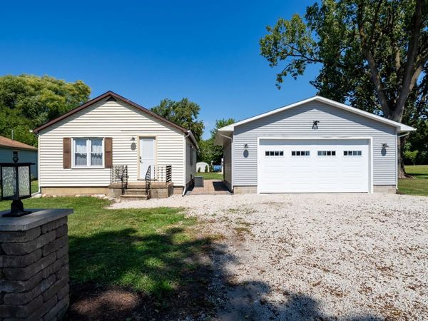 327 E John Street , Forrest, IL 61741