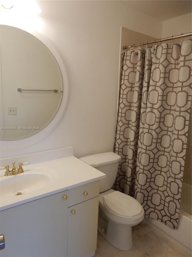 5051 W Oakland Park Blvd , Unit 302, Lauderdale Lakes, FL 33313 Photo