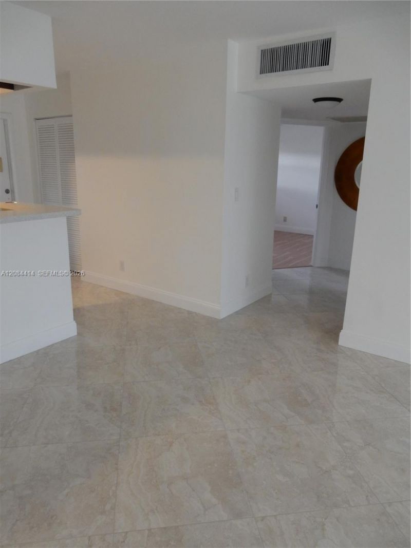 5051 W Oakland Park Blvd , Unit 302, Lauderdale Lakes, FL 33313 Photo