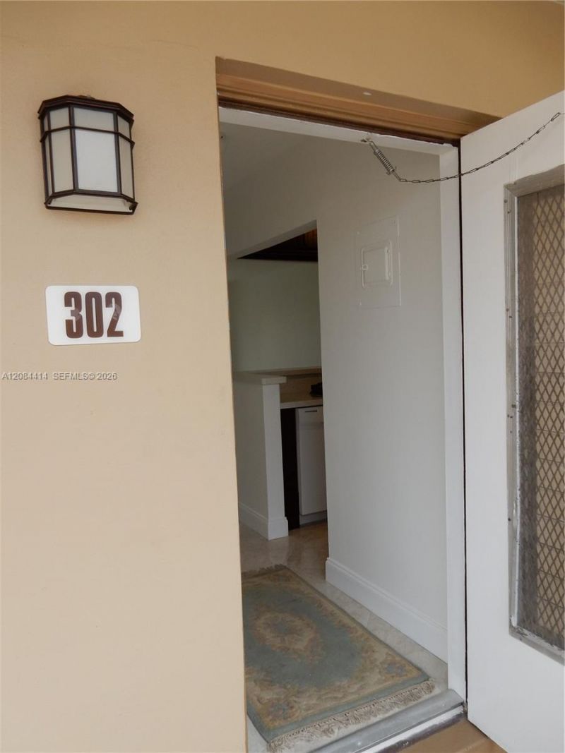 5051 W Oakland Park Blvd , Unit 302, Lauderdale Lakes, FL 33313 Photo