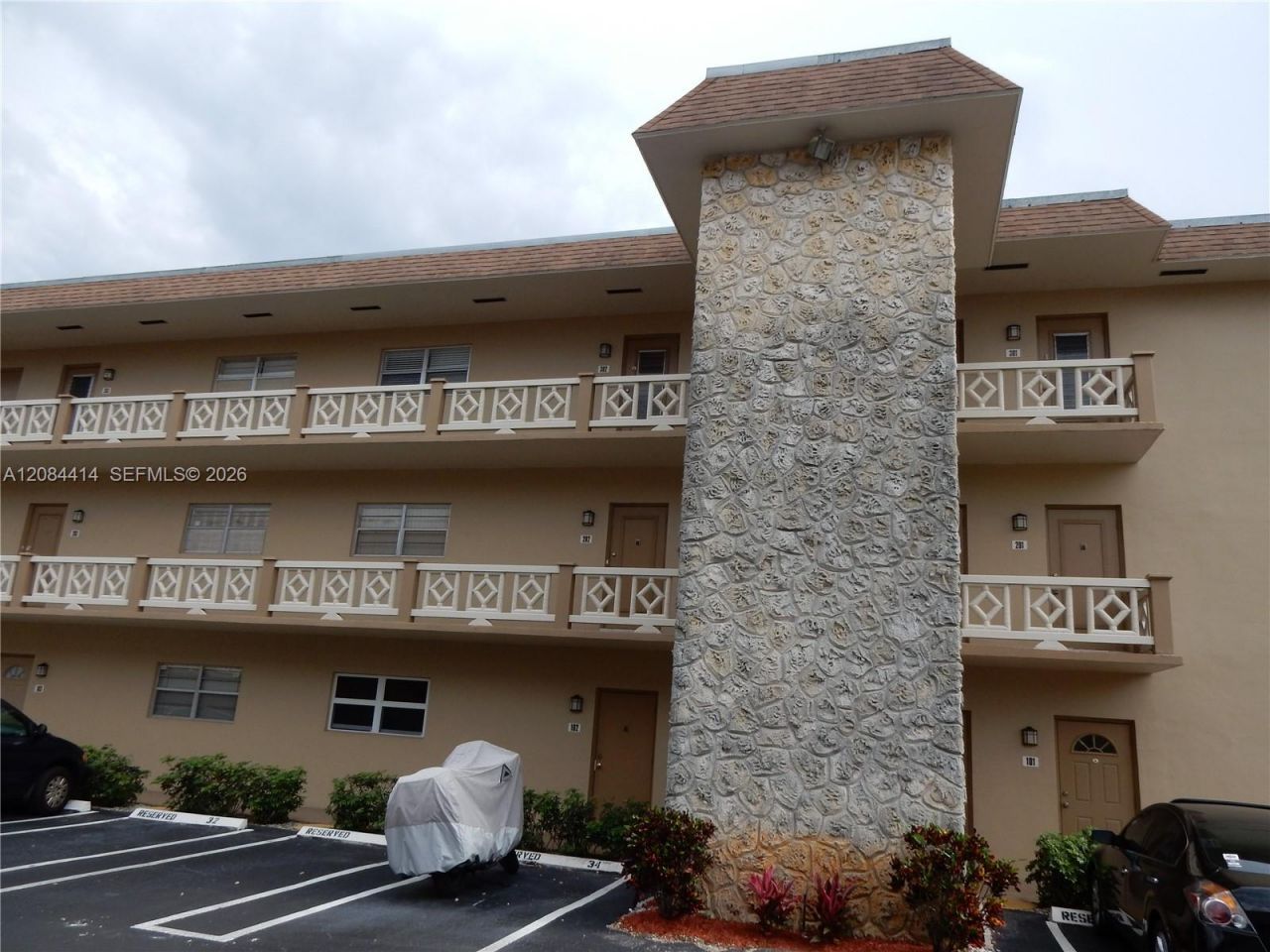 5051 W Oakland Park Blvd , Unit 302, Lauderdale Lakes, FL 33313 Photo