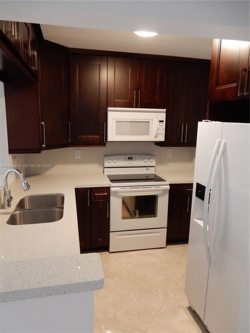 5051 W Oakland Park Blvd , Unit 302, Lauderdale Lakes, FL 33313 Photo