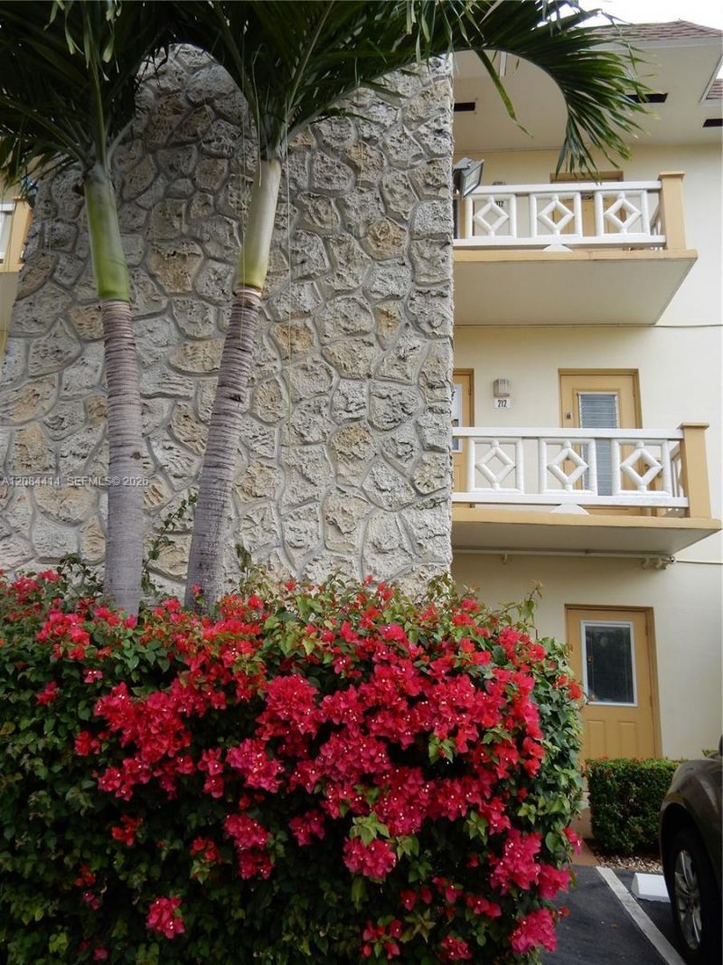 5051 W Oakland Park Blvd , Unit 302, Lauderdale Lakes, FL 33313 Photo