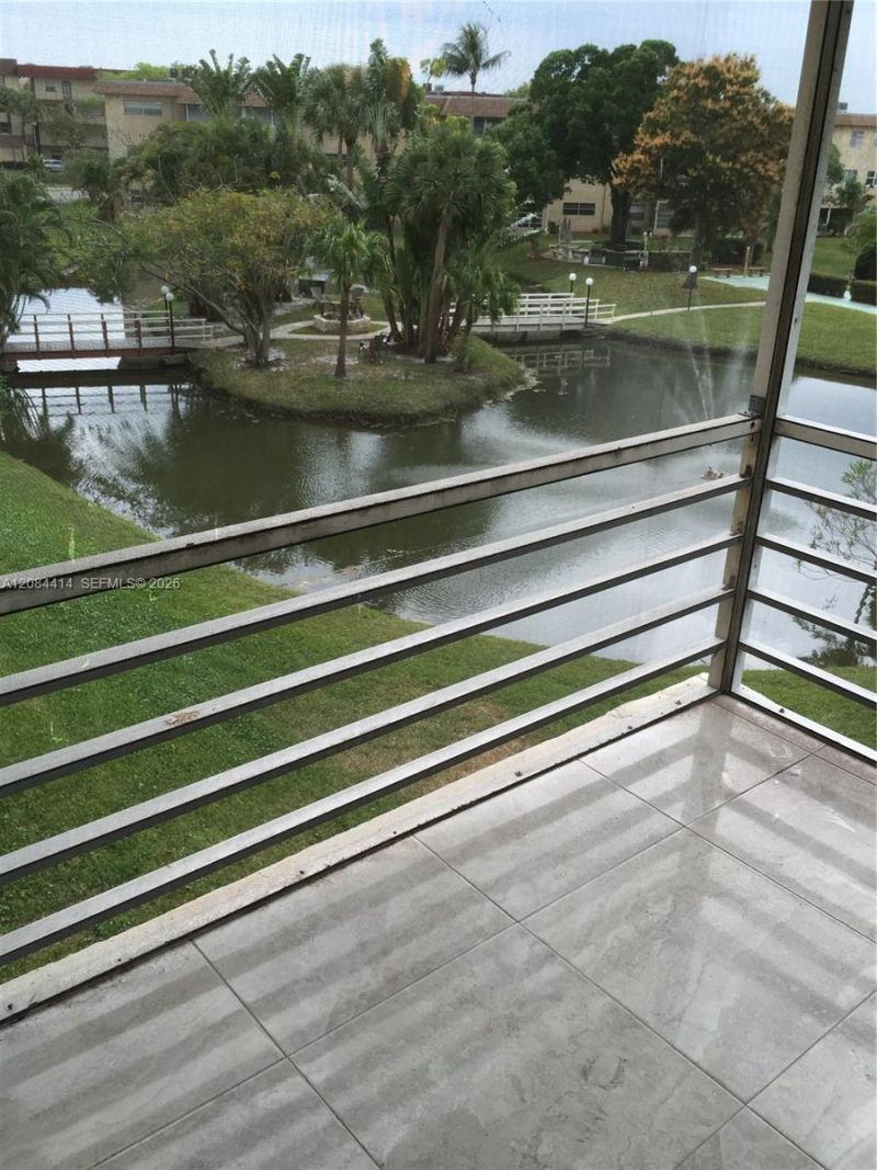 5051 W Oakland Park Blvd , Unit 302, Lauderdale Lakes, FL 33313 Photo