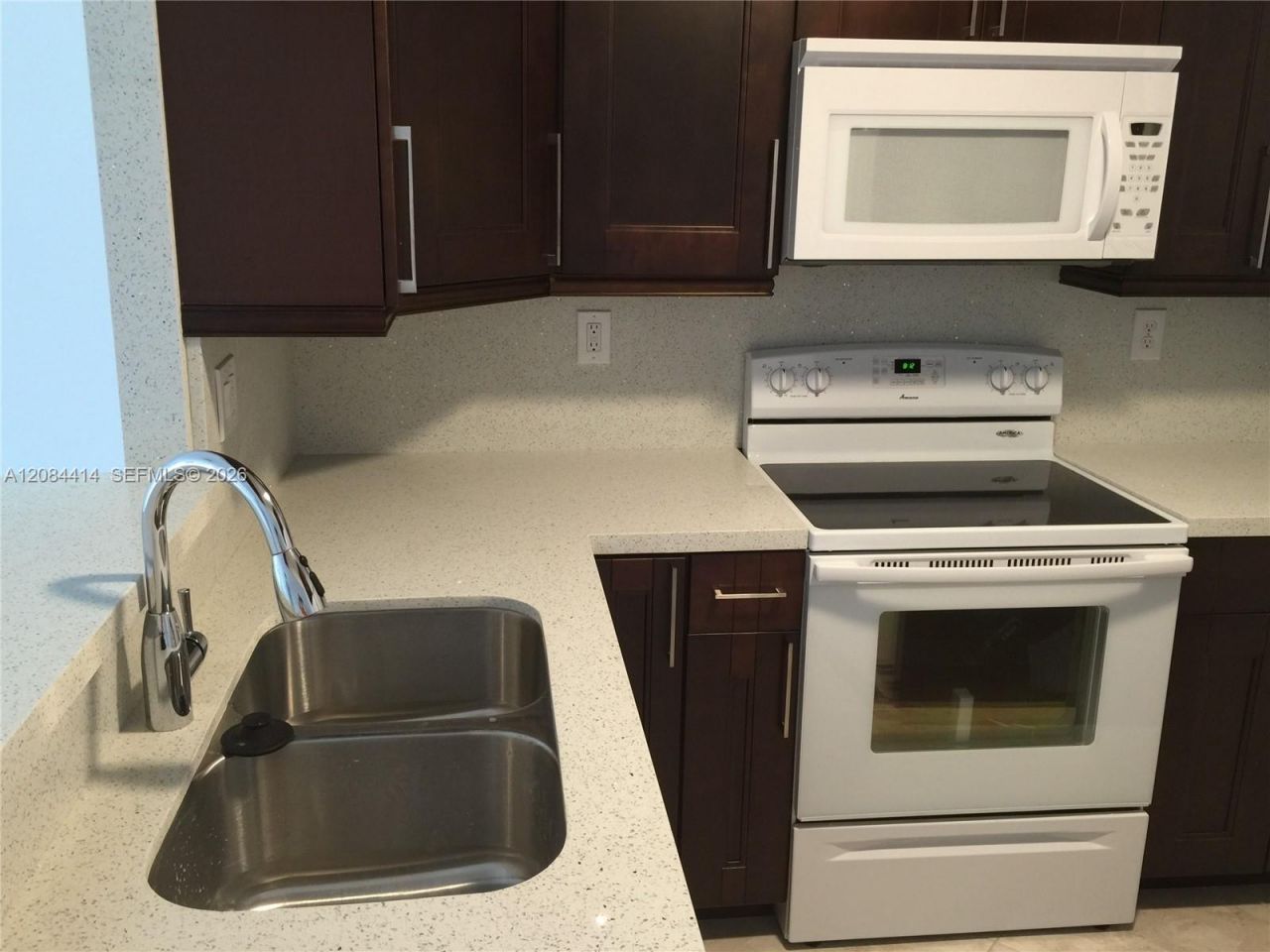 5051 W Oakland Park Blvd , Unit 302, Lauderdale Lakes, FL 33313 Photo