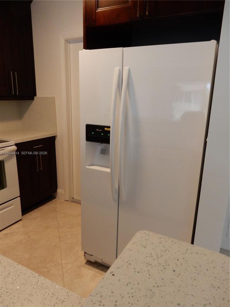 5051 W Oakland Park Blvd , Unit 302, Lauderdale Lakes, FL 33313 Photo