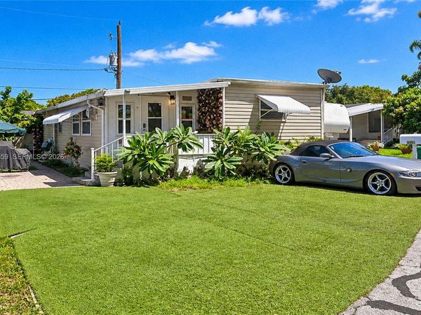 4832 SW 47 Ln, Davie, FL 33314