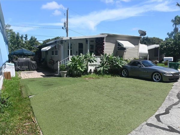 4832 SW 47 Ln, Davie, FL 33314