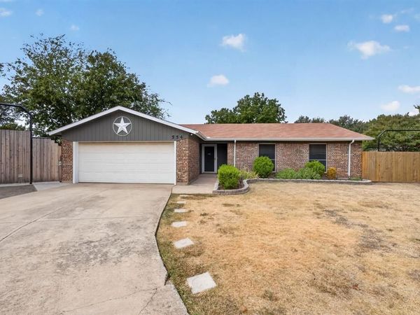 554 Taos Court, Saginaw, TX 76179