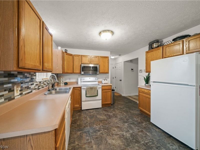 9545 Greenmeadow Road, Windham, OH 44288 Photo 8