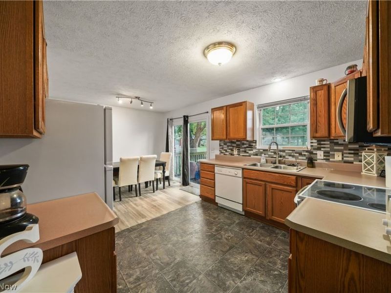 9545 Greenmeadow Road, Windham, OH 44288 Photo 9