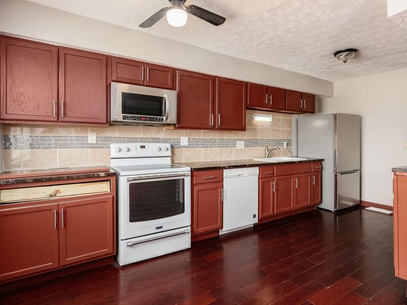 2325 Laurelwood Drive, Columbus, OH 43229 Photo 11