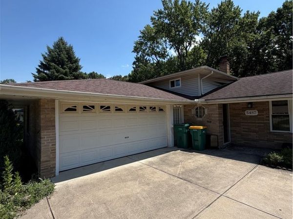 5487 Beacon Hill Court, Seven Hills, OH 44131