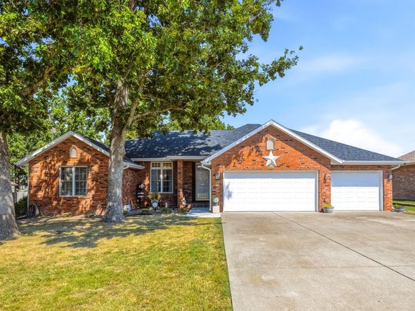 705 W Bryant Street , Nixa, MO 65714