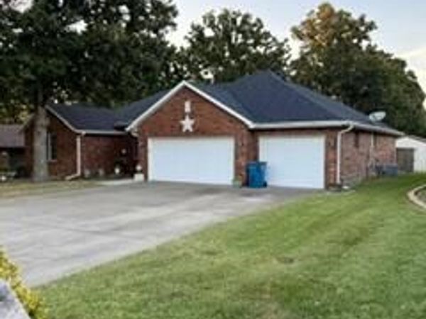 705 W Bryant Street , Nixa, MO 65714