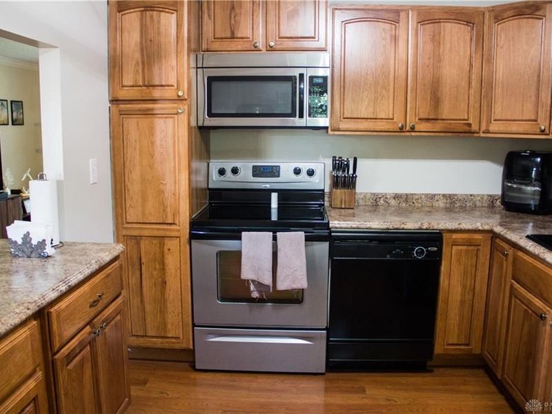 614 Maple Hill Drive, Dayton, OH 45449 Photo 9