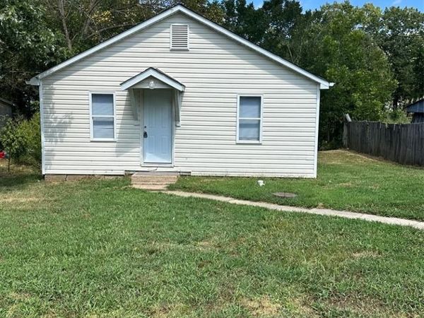 611 School Avenue, Cuba, MO 65453