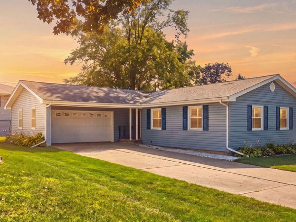 2136 Highland Drive , Sycamore, IL 60178