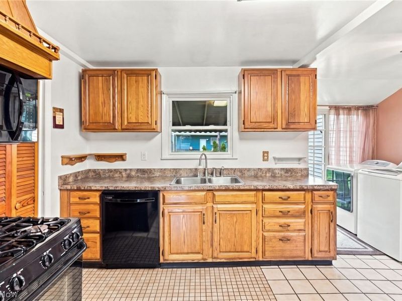 36260 Shaw Drive, North Ridgeville, OH 44039 Photo 7