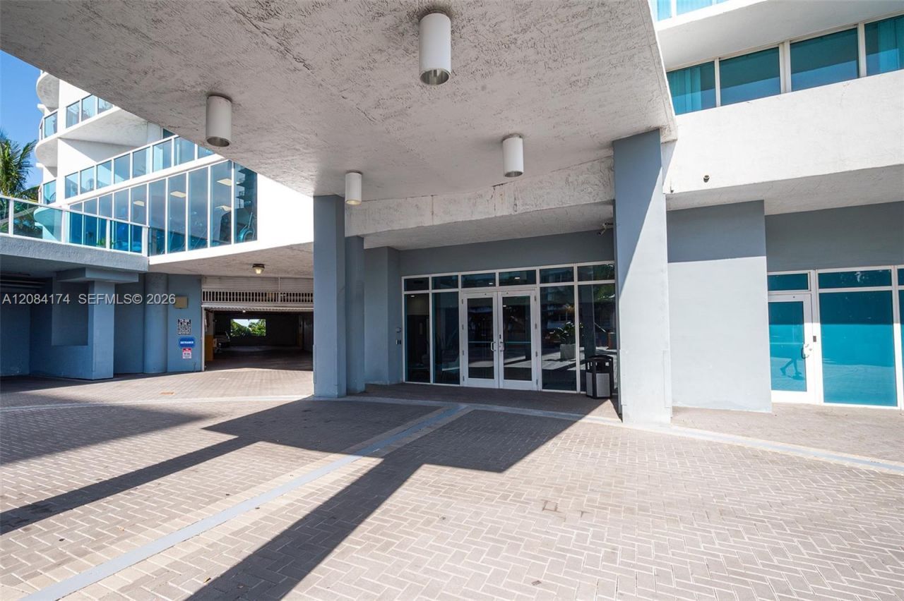 1881 79th St Cswy, Unit 1901, North Bay Village, FL 33141 Photo