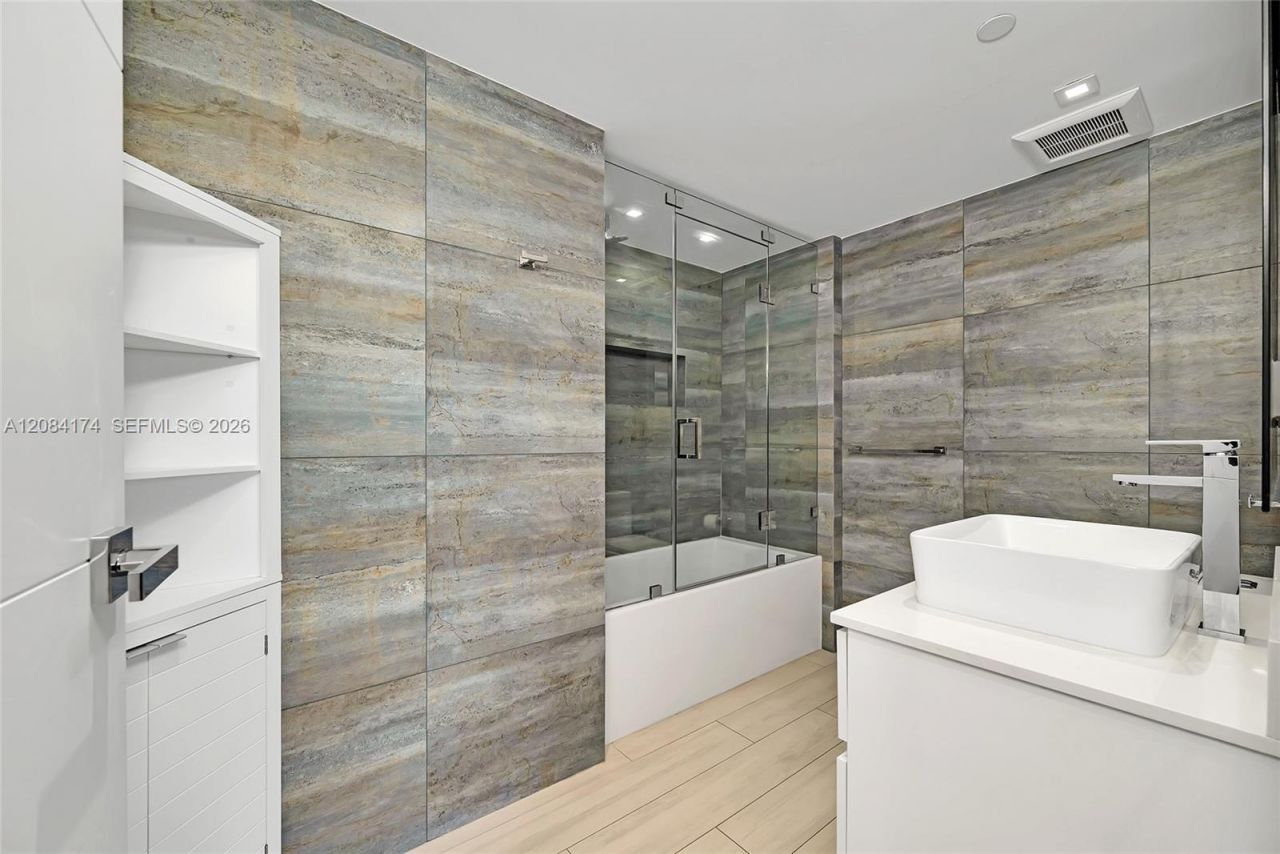 1881 79th St Cswy, Unit 1901, North Bay Village, FL 33141 Photo