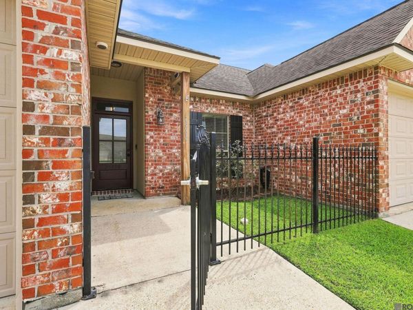 26690 Palmetto Lake Court West, Denham Springs, LA 70726
