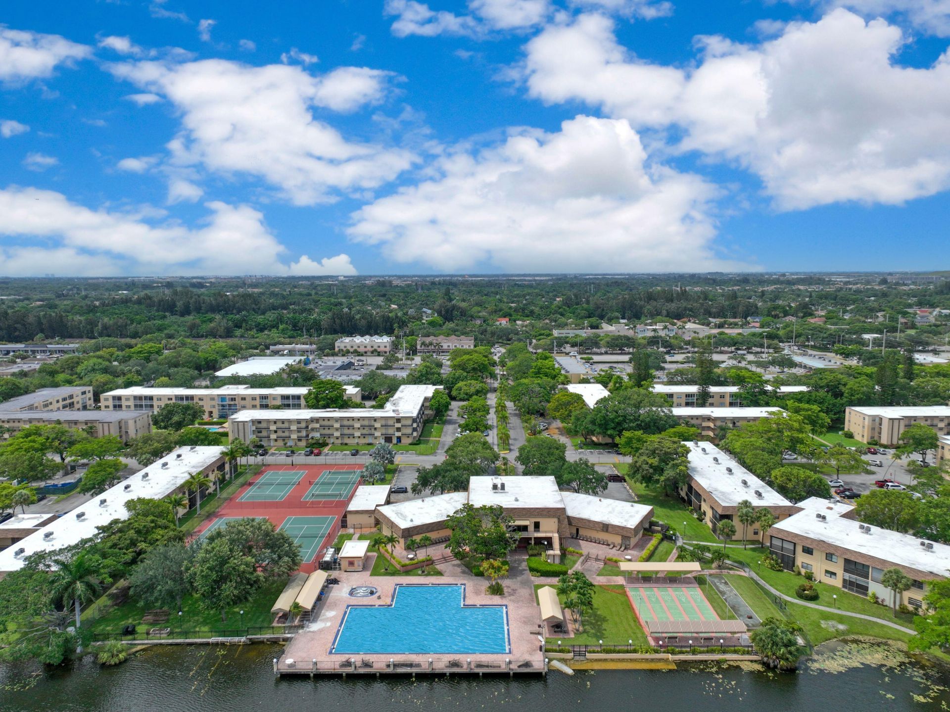 145 Essex Road, Unit 1-30, Hollywood, FL 33024 Photo