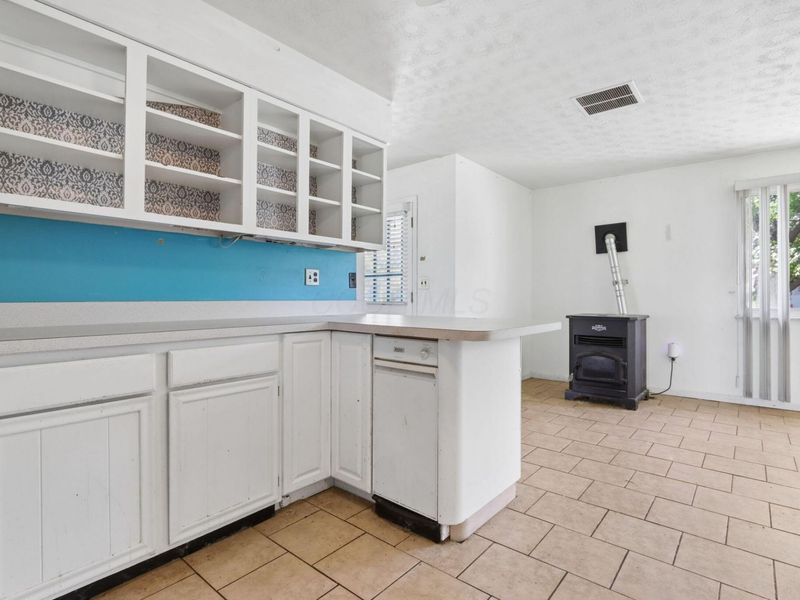 2430 W Choctaw Drive, London, OH 43140 Photo 10