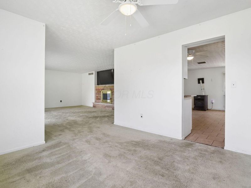 2430 W Choctaw Drive, London, OH 43140 Photo 12