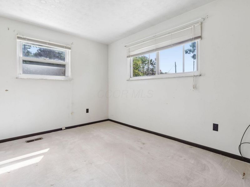 2430 W Choctaw Drive, London, OH 43140 Photo 19